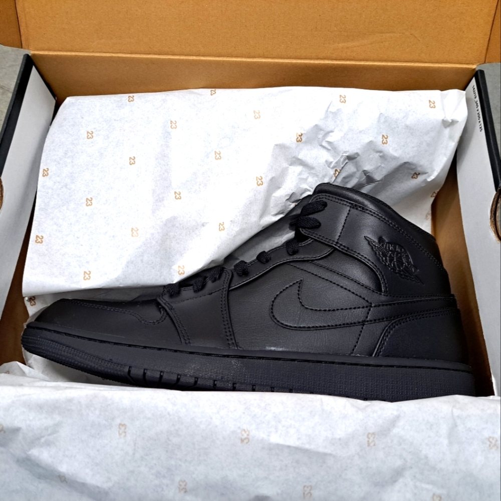 NEW Air Jordan 1 Mid Triple Black